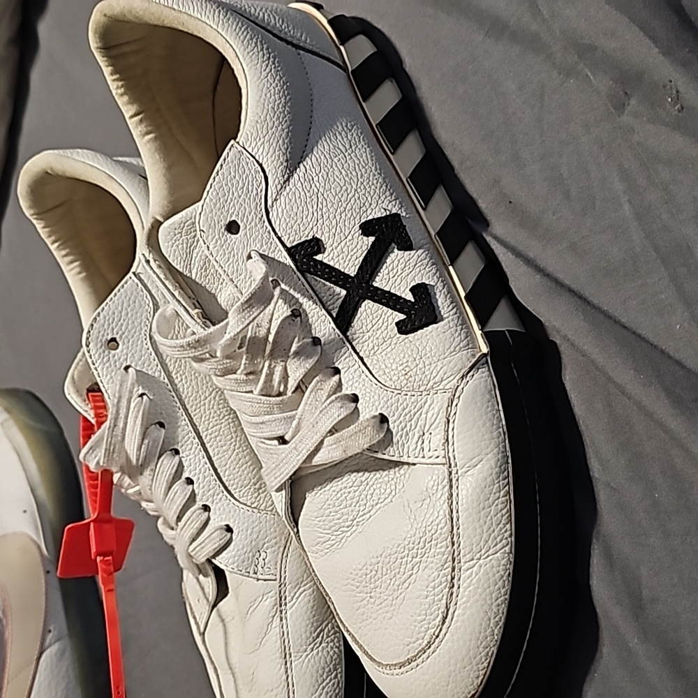 Off-White Vulc Low Sneakers
